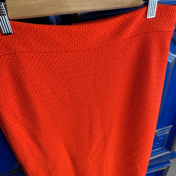 Ann Taylor Bright Quilted Stretch Skirt Size 8 - Picture 2 of 3